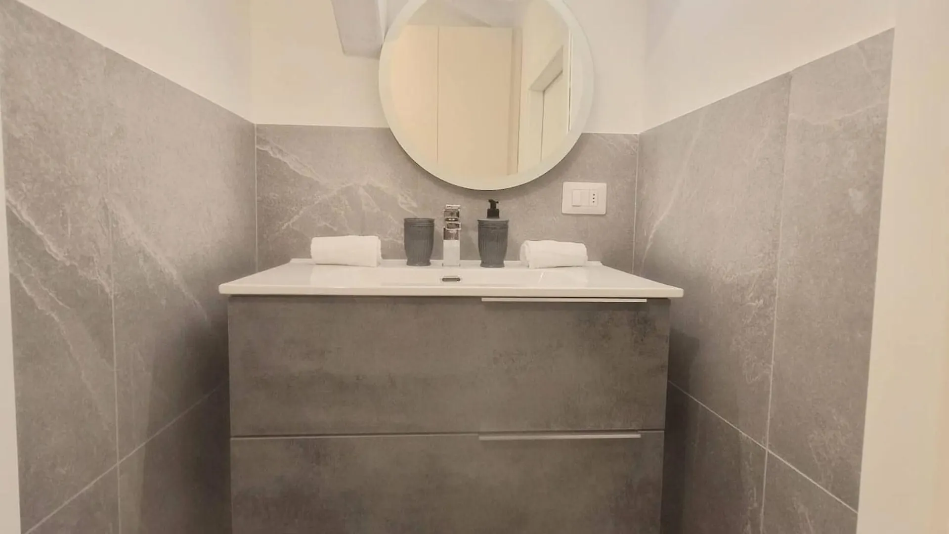 Modern Viggi Suite Home Viggiù 0*,  Italie